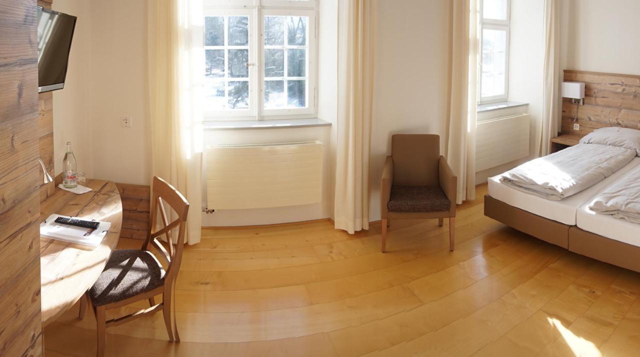 Klosterhotel Kreuz Mariastein Екстериор снимка