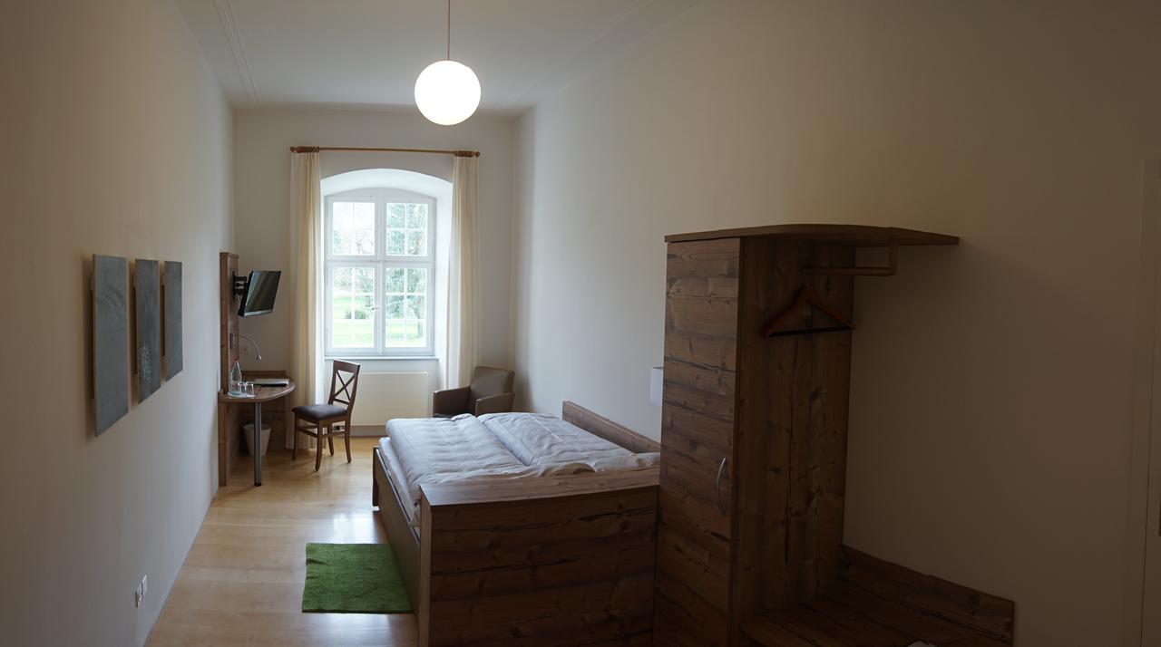 Klosterhotel Kreuz Mariastein Екстериор снимка